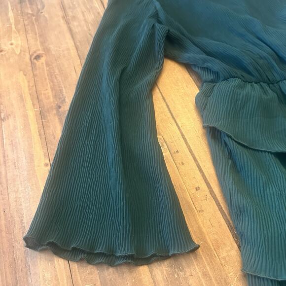Zara Bell Sleeve Mini Tiered Ruffle Dress Size Small Ribbed Green V Neck - Picture 12 of 13